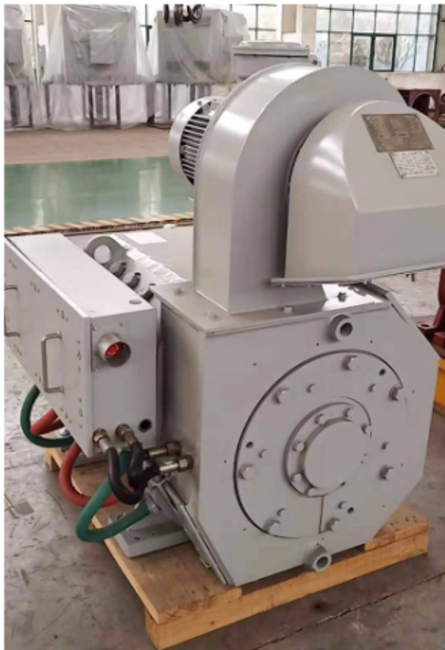 High-Efficiency AC Traction Motor